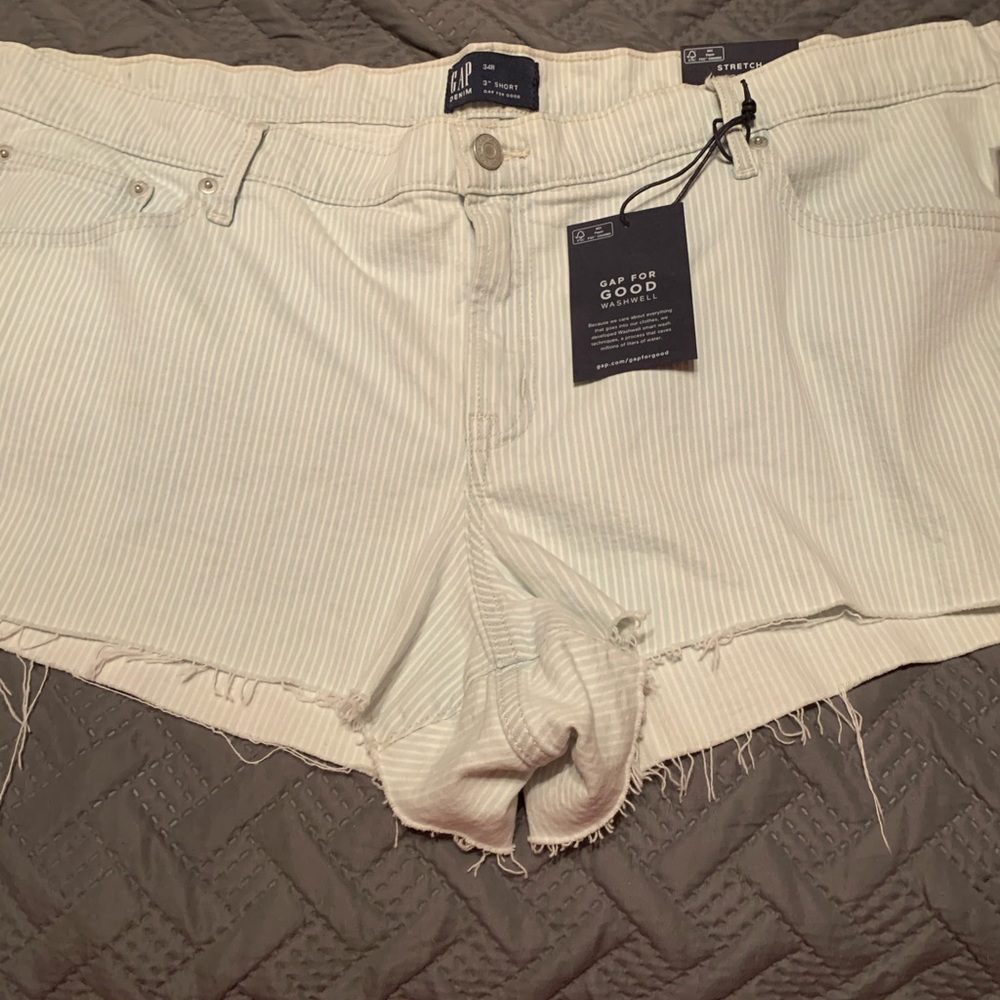 NWT Gap jean shorts sz 18 3in short length